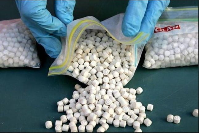 Nghi can buôn lậu ma túy tổng hợp MDMA – người đàn ông Việt Nam bị cáo buộc hình sự